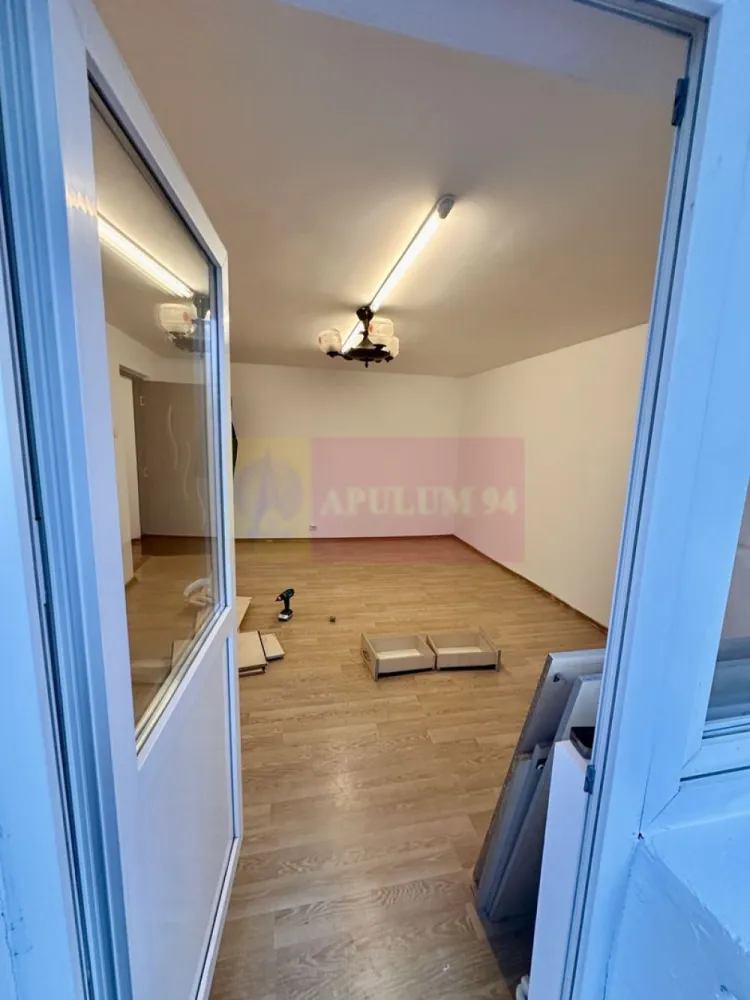 Apartament 2 camere-Sebastian Parc-Dumbrava noua - Apulum 94 va propune un apartament de doua camere confort1 sporit,decomandat situat in apropierea parcului Sebastian, intr-un bloc tip P ..Suprafata utila a apartamentuluieste de 57 mp,iar suprafata totala(cu balcon) este de 60 mp.Blocul este dat in folosinta in anul 1987.Apartamentul se se elibereaza la semnarea actelor..Pentru mai multe detalii sau vizionare va rog sa ma contactati la numarul de telefon 0733683454-Dinu Dorin/ Apulum94 .
