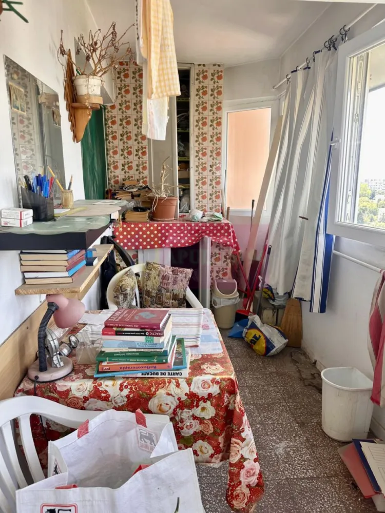 Apartament 3 camere -Soseua Iancului- Super oferta - Compania imobiliara Apulum94 va propune un apartament de 3 camere confort 1 ,decomandat, etajul 10/11 situaut pe Soseua Iancului , intrare stradala, bloc 1977,anvelopat ,scara intretinuta si monitorizata video .Apartamentul este rapid eliberabil, are o suprafata utila de 765mp si un balcon generos de 12 mp rezultand o suprafata totala de 77 mp.
 Pentru mai multe detalii sau o eventuala vizionare a apartamentului va rog sunati la numarul de telefon 0733683454- Dorin Dinu / Apulum94.