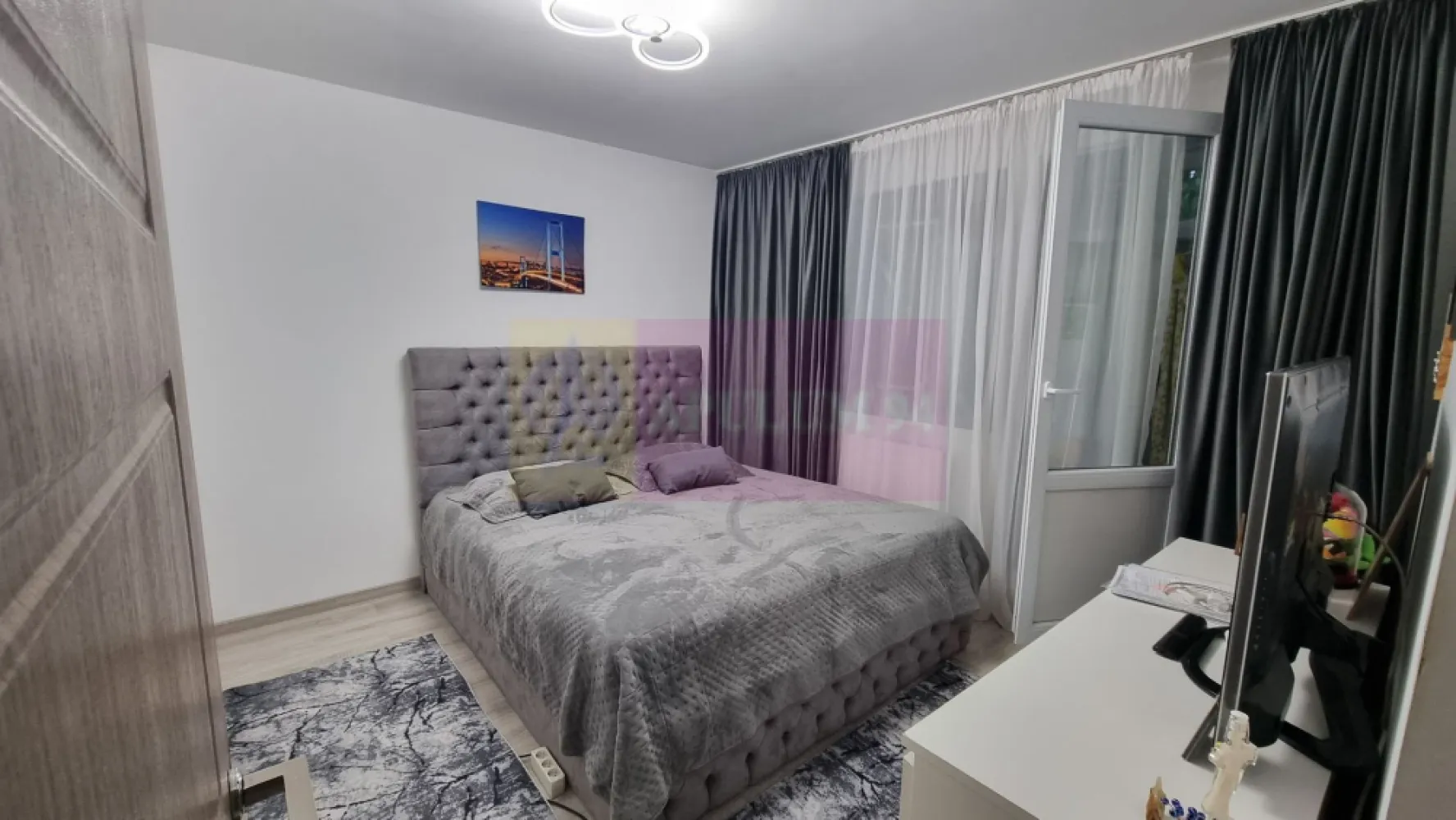 Apartament 3 camere 3/4 -Piata Resita - Compania imobiliara Apulum94 va propune un apartament de 3 camere, 3/4 , confort 1 ,decomandat situat intr-un bloc de 4 etaje in zona Piata Resita. Blocul este anvelopat si este construit in anul 1974. Apartamentul are o serie de imbunatatiri precum termopan, usa metalica, gresie, faianta, parchet etc, o suprafata utila de61 mp, suprafata totala de 65 mp.
 Pentru mai multe detalii sau o eventuala vizionare va rog sunati la numarul de telefon 0733683454- Dorin Dinu /Apulum94.