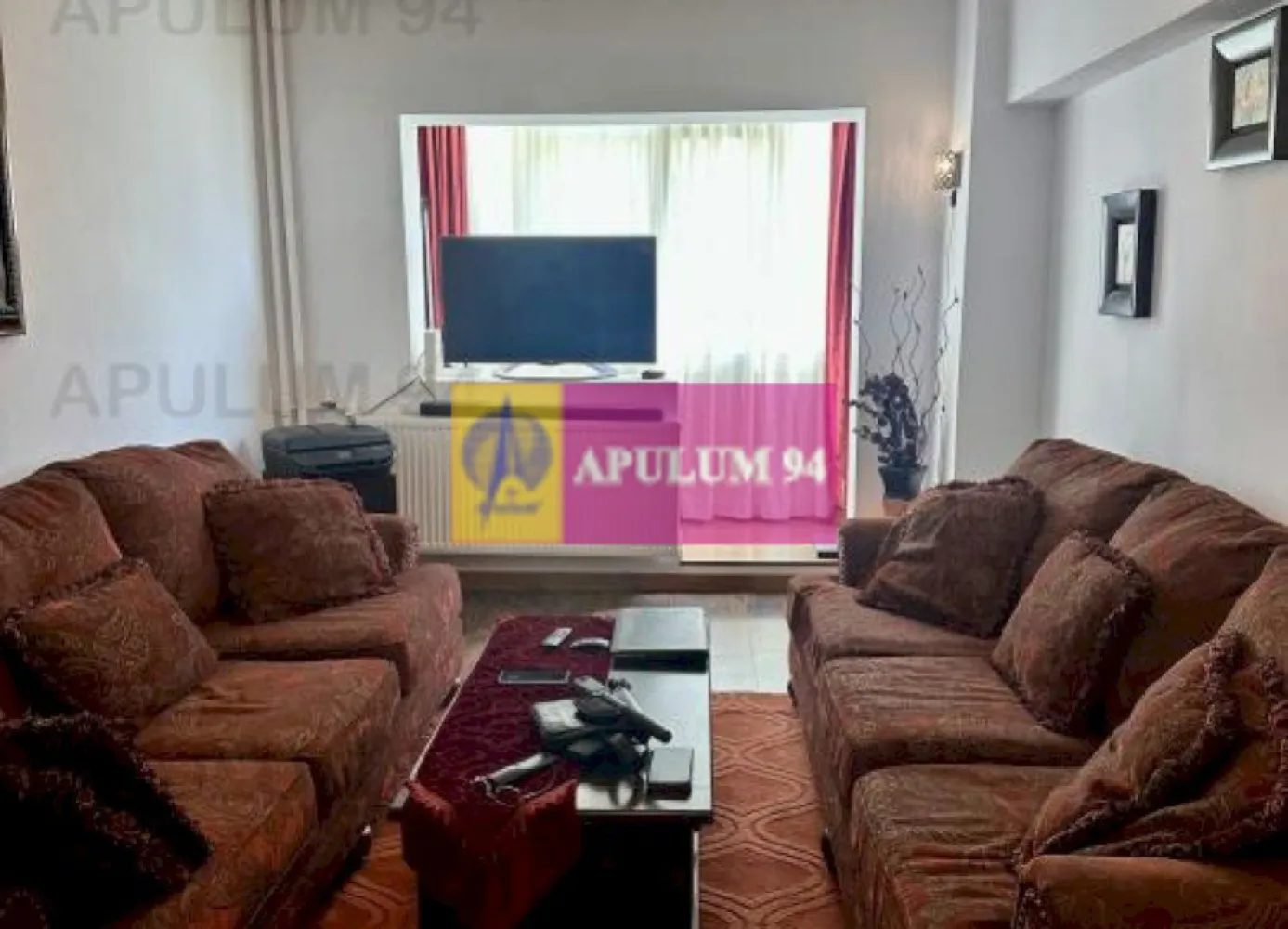 Apartament 2 camere Sebastian stradal etaj 2 - Compania imobiliara Apulum94 va propune un apartament de doua camere confort 1 semidecomandat ,etaj 2 situat in zona Sebastian (intre parcul Sebastian si strada Novaci ) intr-un bloc 1988.Suprafata utila a apartamentului este de 51 mp, suprafata totala (cu balcon) de 55 mp.
 Apartamentul se vinde mobilat si utilat conform pozelor si filmului de prezentare .
 Pentru mai multe detalii sau o eventuala vizionare a apartamentului va rog sunati la numarul de telefon 0733683454-Dorin Dinu.