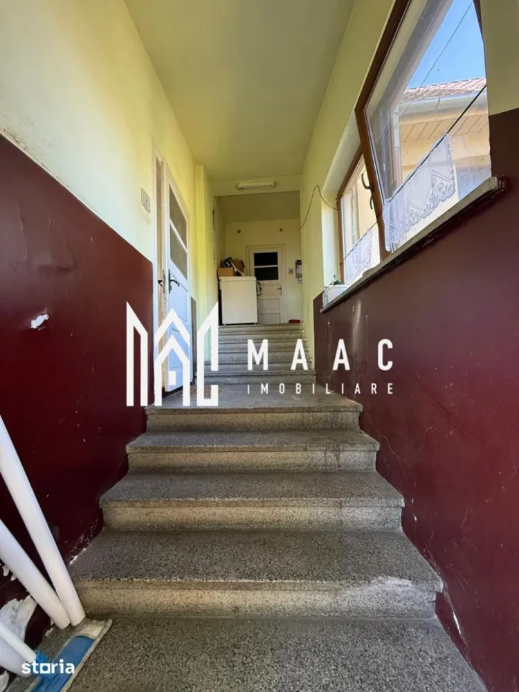Casa 5 Camere | Teren 1.700 MP | Șura Mică - MAAC Imobiliare vă propune spre vânzare o proprietate generoasă, situată în centrul localității Șura Mică, ideală pentru locuire, activități gospodărești sau investiție.

Caracteristici principale
• teren de aproximativ 1.700 mp
• casă spațioasă de aproximativ 200 mp
• curte generoasă și multiple anexe
• proprietate bine întreținută, cu potențial ridicat

Compartimentare și dotări
• 5 camere luminoase
• 3 băi complet utilate
• ferestre mari, ce oferă lumină naturală din abundență
• pivniță uscată pe toată suprafața casei
• pod uscat și bine întreținut
• se vinde parțial mobilată

Sistem de încălzire și utilități
• centrală pe gaz
• centrală pe lemne
• puffer de 1000 L pentru eficiență sporită
• apă, gaz, curent trifazic
• fântână proprie de aproximativ 10 m

Exterior și anexe
• anexe de aproximativ 50 mp și 70 mp
• șură săsească de aproximativ 150 mp, complet uscată și foarte bine întreținută
• ideală pentru atelier, depozitare sau renovare
• grădină mare în spatele șurii
• seră existentă

Avantaje și potențial
• poziționare centrală în Șura Mică
• proprietate ideală pentru familie numeroasă
• multiple posibilități de utilizare și dezvoltare

Pentru mai multe detalii și programarea unei vizionări, vă rugăm să ne contactați și să specificaț ID:CP3091472