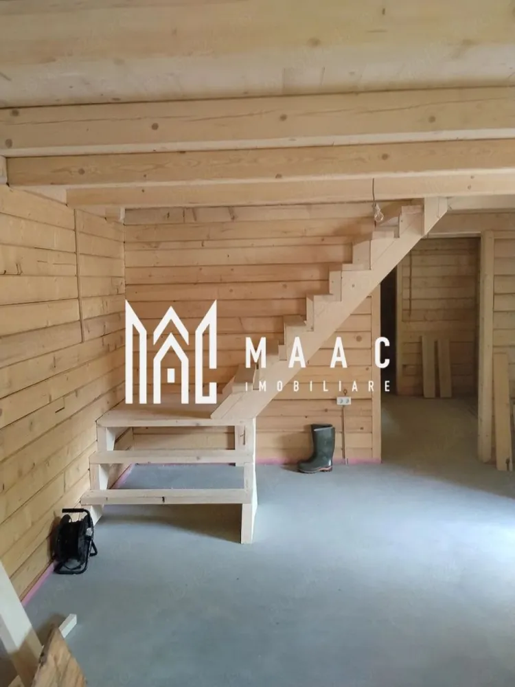 Casă nouă din lemn | Curte generoasă | Rășinari - MAAC Imobiliare vă propune spre vânzare o casă nou construită din lemn, amplasată într-o zonă liniștită și verde, la doar 15 minute de Sibiu.

Caracteristici principale
• suprafață utilă de 122 mp
• teren generos de 969 mp
• deschidere la stradă de aproximativ 20 m
• posibilitate amenajare garaj
• construcție modernă, eficientă și primitoare

Compartimentare

Pivniță / cameră tehnică – 12 mp
• spațiu tehnic și depozitare

Parter – 50 mp
• living spațios
• bucătărie
• baie

Etaj – 60 mp
• 2 dormitoare
• hol
• baie

Dotări și finisaje
• acoperiș din țiglă metalică Retro Panel
• geamuri tripan cu tâmplărie PVC imitație nuc
• instalație electrică nouă
• încălzire în pardoseală

Avantaje și potențial
• zonă liniștită, cu acces facil către Sibiu
• curte și grădină generoasă
• ideală pentru locuință permanentă sau casă de vacanță
• potențial excelent pentru pensiune sau investiție turistică

 Pentru mai multe detalii și programarea unei vizionări, vă rugăm să ne contactați și să specificați ID:CP3091454