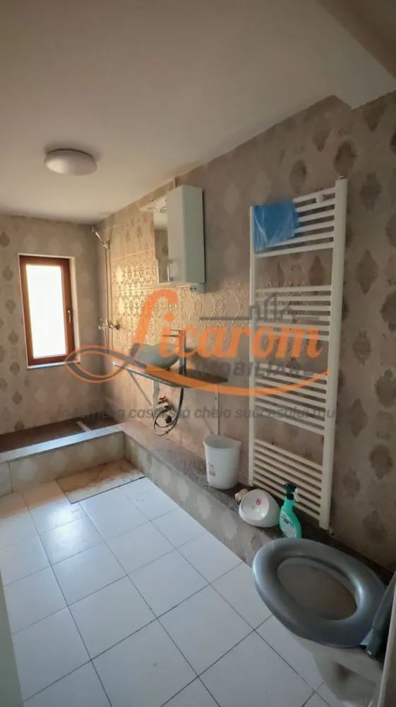 Vila 10 camere,pretabil compartimentare in 2 unitati separate,ASTRA.
