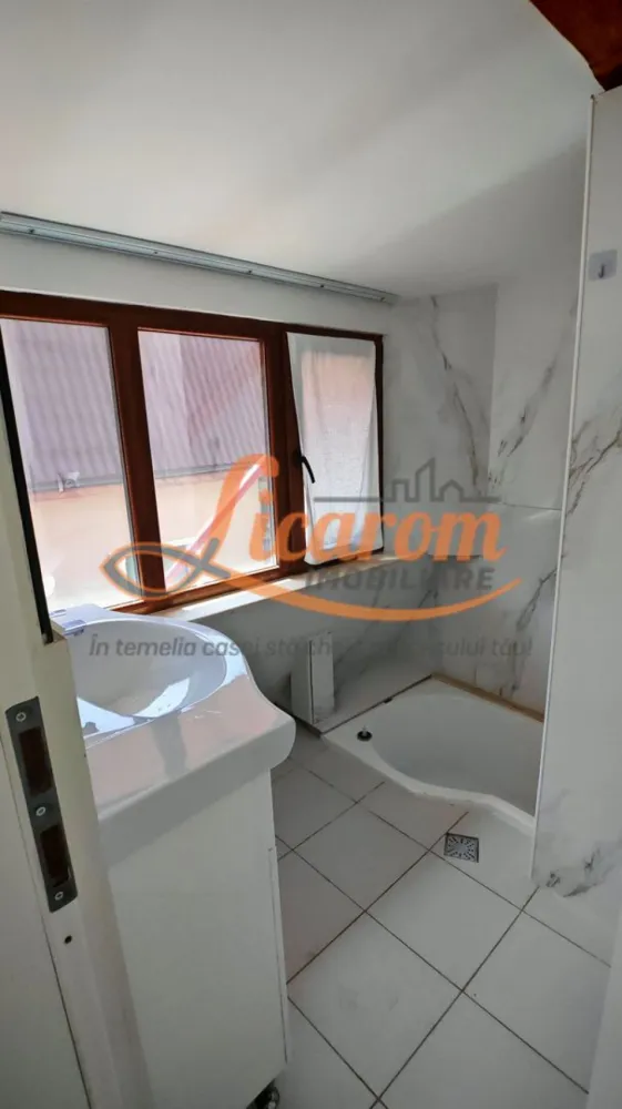 Vila 10 camere,pretabil compartimentare in 2 unitati separate,ASTRA.