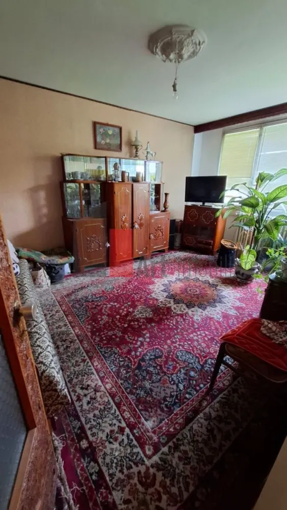 Drumul Taberei ap. 2 cam. cf.1/decomandat - Va prezentam un apartament de 2 camere situat in cartierul Drumul Taberei aflat intr-un imobil la 10 minute de metrou Valea Ialomitei.

Apartamentul se afla la etajul 4 din 4 si in apropiere se alfa hipermarket : Kaufland, Megaimage, stații STB scoli, grădinițe, magazine,unități bancare. Este liber si se accepta credit.

Pentru informatii sau vizionare va stam la dispozitie: 0720-622.788