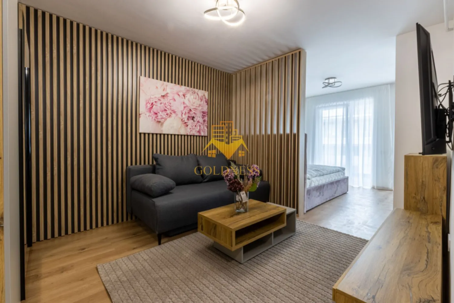 Studio, Ultrafinisat, bloc nou, Gheorgheni Zona Iulius Mall, FSEGA - GOLDNESS Imobiliare vă propune spre închiriere un apartament cu o camera complet mobilata și utilata, la etajul 6 într-un imobil de 7 etaje, în Cartierul Gheorgheni.
Dispune de loc de parcare subterana!
Se află în apropierea stațiilor de transport în comun, magazine, restaurante, spații verzi, farmacii, etc. 

Apartamentul este compartimentat astfel:
 - living cu bucatarie open space complet utilată și mobilată, canapea extensibilă, pat matrimonial, loc de servit masa
 - baie cu cabina de dus, calorifer port prosop și dulap pentru depozitare.
 - terasa de 5 mp.

Imobilul este dotat cu toate cele necesare- centrală proprie, frigider, aragaz, hotă, mașină de spălat haine, etc. 

Dacă sunteți interesați de acest apartament și doriți să îl vizionați, dar și pentru alte oferte nu ezitați să ne contactați telefonic sau prin e-mail. Vă stăm la dispoziție!
Pentru intermediere se percepe un comision de 50% din prețul chiriei!