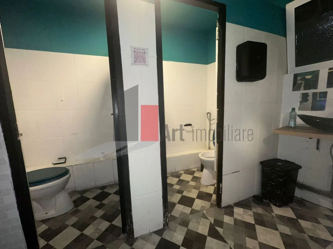 Spatiu comercial de inchiriat in zona Piata Matache/Gara de Nord/ Zona Buzesti - Spațiu comercial de închiriat – ideal pentru HoReCa, retail sau servicii

Vă propunem spre închiriere un spațiu comercial cu poziționare excelentă, amplasat într-o zonă intens circulată și cu un potențial comercial foarte bun. Proprietatea este potrivită pentru activități HoReCa, cafenea, wine bar, bistro, showroom, retail, servicii sau alte tipuri de business care necesită vizibilitate și acces facil.

Spațiul are o suprafață utilă de aproximativ 56 mp și beneficiază de o compartimentare eficientă, ce permite amenajarea flexibilă în funcție de necesitățile viitorului chiriaș.

În completarea spațiului principal, proprietatea dispune și de o încăpere situată la demisol, suficient de spațioasă pentru a fi utilizată ca depozitare, birou administrativ sau pentru orice altă activitate auxiliară necesară desfășurării businessului.

Caracteristici și avantaje:

Curent trifazic

Racord la gaz

Grup sanitar

Posibilitate de instalare hotă și burlan

Vitrină generoasă, cu vizibilitate foarte bună

Fațadă cu expunere excelentă către zona pietonală și traficul din împrejurimi

Acces facil printr-o cale de acces principală

Locuri de parcare disponibile în apropiere

Unul dintre marile avantaje ale acestei locații îl reprezintă dinamica zonei și fluxul constant de persoane. Primăria organizează frecvent evenimente și activități în piața din apropiere, iar în weekend strada devine zonă pietonală dedicată evenimentelor publice. Accesul auto rămâne permis pentru clienți și aprovizionare, ceea ce contribuie la o vizibilitate foarte bună și la un trafic pietonal ridicat.

Datorită amplasării și caracteristicilor sale, spațiul este ideal pentru dezvoltarea unei afaceri orientate către clienți și beneficiază de expunere excelentă într-o zonă activă și în continuă dezvoltare.

Pentru informații suplimentare și programarea unei vizionări, vă stăm la dispoziție.