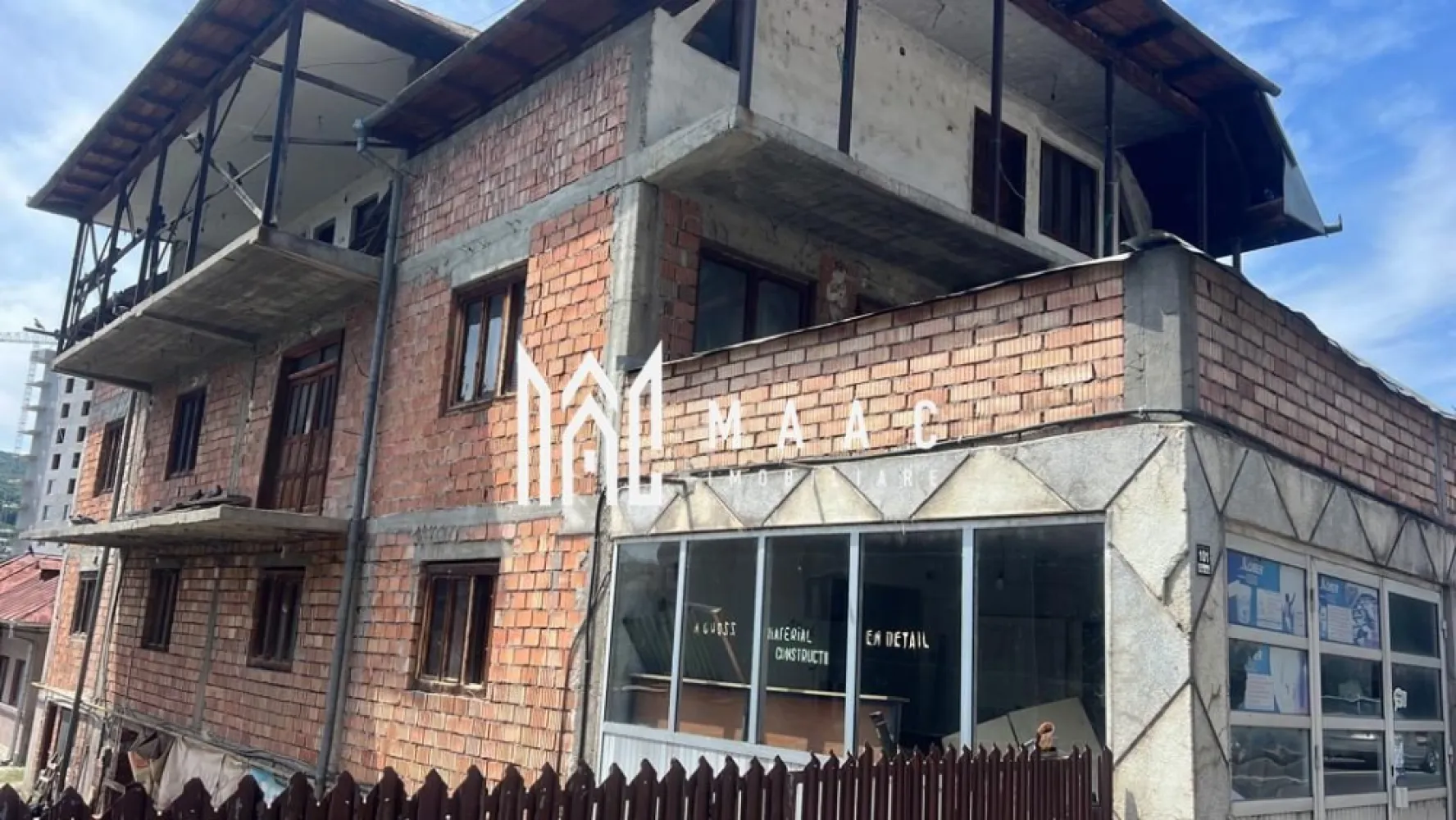 Vila D+P+2 | Pretabil Bloc Boutique - MAAC Imobiliare vă propune spre vânzare o construcție D+P+2, situată central, pe strada Știrbei Vodă, într-o zonă aflată în plină expansiune rezidențială, cu un potențial investițional ridicat. Imobilul se pretează excelent atât pentru transformarea într-un bloc tip boutique, cât și pentru dezvoltarea de spații comerciale sau mixte. Un avantaj important îl reprezintă demisolul, unde pot fi amenajate locuri de parcare, aspect esențial pentru orice proiect modern. Clădirea are o suprafață construită de 780 mp și o suprafață utilă de 590 mp, oferind flexibilitate maximă în compartimentare și exploatare. Proprietatea beneficiază de toate utilitățile, fiind pregătită pentru dezvoltare imediată. Datorită poziționării centrale și a potențialului de reconversie, această proprietate reprezintă o oportunitate excelentă de investiție. Pentru mai multe detalii și programarea unei vizionări, vă invităm să contactați MAAC Imobiliare. id: CP2860082 }}