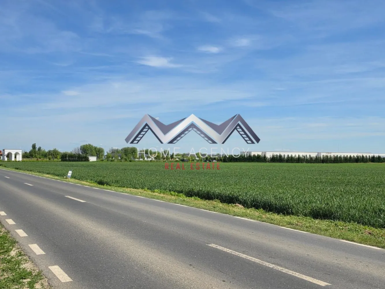 Teren 33.211 mp Tunari – ideal logistică, showroom sau producție - Vă propunem, spre vânzare, un teren intravilan cu suprafața de 33.211 mp, situat în Tunari - Dimieni, într-o zonă cu dezvoltare accelerată și acces rapid către București, Șoseaua de Centură, DN1 și principalele hub-uri comerciale și logistice din Nordul Capitalei.

Conform certificatului de urbanism, terenul este încadrat într-o zonă destinată activităților industriale, depozitare, servicii, comerț angro, birouri și activități productive, fiind o oportunitate excelentă pentru investiții și dezvoltări de business.

Indicatori urbanistici:
- POT max. 40%
- CUT max. 2

Terenul este ideal pentru:
- hale logistice și depozitare;
- parc logistic / industrial;
- showroom-uri;
- unități de producție;
- spații comerciale și servicii;
- clădiri de birouri și sedii de companie.

Avantaje:
- suprafață generoasă, potrivită pentru proiecte logistice, comerciale sau industriale de anvergură;
- poziționare strategică în Nordul Capitalei, într-una dintre cele mai active zone de dezvoltare economică;
- acces rapid către Șoseaua de Centură, DN1, Autostrada A3 și principalele artere de circulație;
- proximitate față de Aeroportul Internațional Henri Coandă – avantaj important pentru activități logistice, distribuție, import-export sau sedii regionale;
- zonă cu infrastructură în continuă dezvoltare și interes crescut din partea investitorilor;
- acces facil pentru trafic comercial, transport greu și flux operațional eficient;
- multiple posibilități de dezvoltare și valorificare investițională, într-o piață aflată în expansiune.

Proprietatea reprezintă o alegere foarte bună atât pentru investitori, cât și pentru companii care își doresc dezvoltarea unui proiect comercial sau industrial într-o zonă aflată în continuă expansiune.

Pentru detalii suplimentare și vizionări, vă stăm la dispoziție.