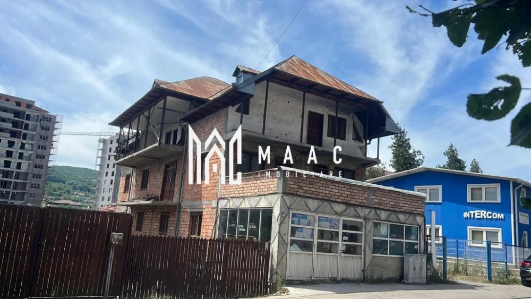 Vila D+P+2 | Pretabil Bloc Boutique - MAAC Imobiliare vă propune spre vânzare o construcție D+P+2, situată central, pe strada Știrbei Vodă, într-o zonă aflată în plină expansiune rezidențială, cu un potențial investițional ridicat. Imobilul se pretează excelent atât pentru transformarea într-un bloc tip boutique, cât și pentru dezvoltarea de spații comerciale sau mixte. Un avantaj important îl reprezintă demisolul, unde pot fi amenajate locuri de parcare, aspect esențial pentru orice proiect modern. Clădirea are o suprafață construită de 780 mp și o suprafață utilă de 590 mp, oferind flexibilitate maximă în compartimentare și exploatare. Proprietatea beneficiază de toate utilitățile, fiind pregătită pentru dezvoltare imediată. Datorită poziționării centrale și a potențialului de reconversie, această proprietate reprezintă o oportunitate excelentă de investiție. Pentru mai multe detalii și programarea unei vizionări, vă invităm să contactați MAAC Imobiliare. id: CP2860082 }}