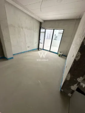 Casă single modernă, eficientă energetic și curte generoasă