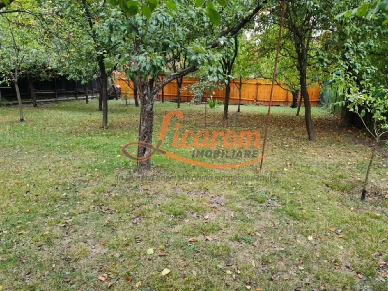 Proprietate individuala-3 apartamente,spatiu comercial,garaje,gradina,curte - Licarom Imobiliare propune spre vanzare o proprietate situata in zona Blumana apropierea strazii Lungi.
Imobilul este compus din 3 apartamente dintre care doua au 3 camere,iar unul 4 camere,fiecare cu cate 2 grupuri sanitare si bucatarie.
Proprietatea dispune de 2 garaje,terasa spatioasa deasupra garajelor si o gradina mare(700 mp)cu pomi fructiferi.
Deasemenea mai are in componenta la parterul imobilului un spatiu comercial de aproximativ 100 mp.
Curtea are acces auto.
Proprietatea este pretabila pentru a fi locuita sau pentru a fi recompartimentata.
Ideala ca investitie.
Pentru mai. multe realtii,nu ezitati sa ne contactati la telefon 0741059397 Calin /0723985424 Liliana
Proprietatea are acces stradal din 2 artere.