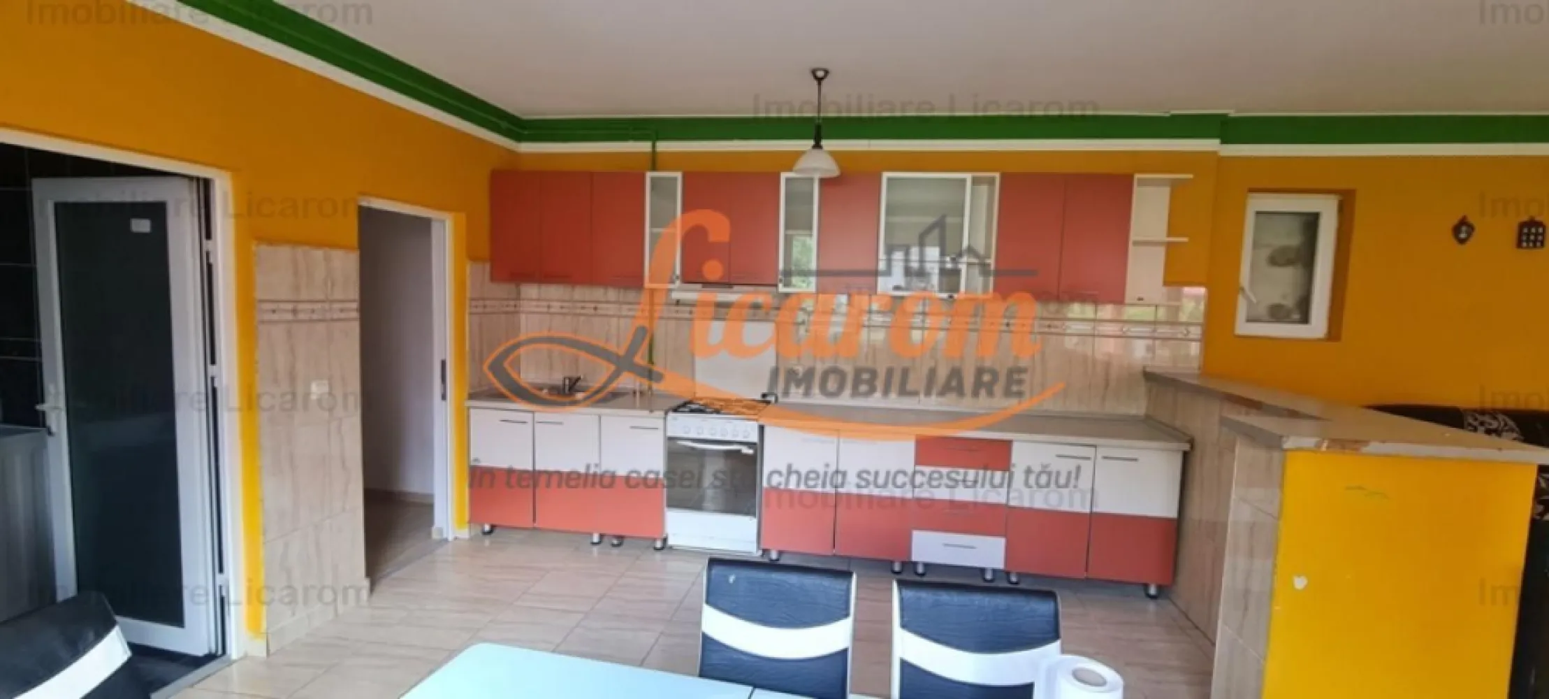 Casa individuala cu 2 apartamente, 6 camere,teren 403 mp,ASTRA.