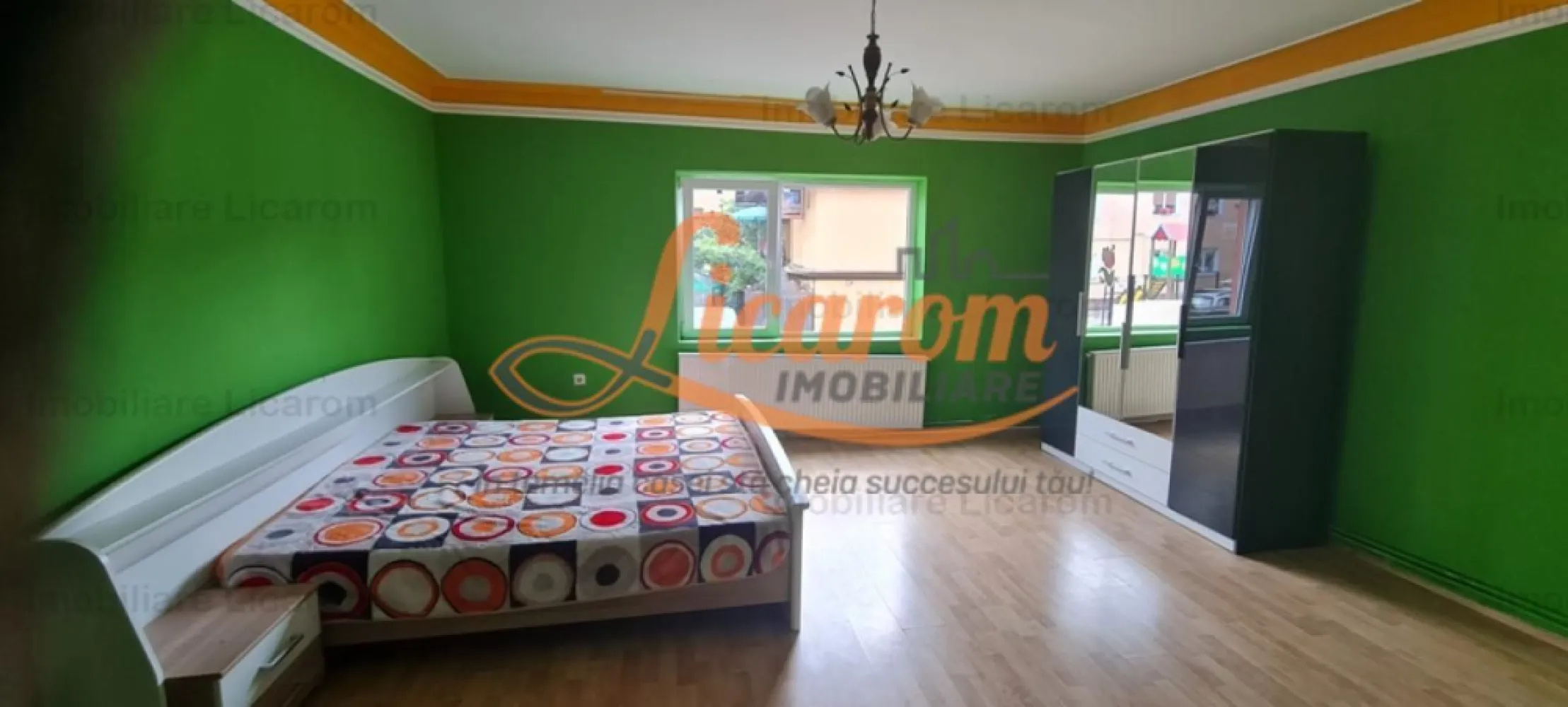 Casa individuala cu 2 apartamente, 6 camere,teren 403 mp,ASTRA.