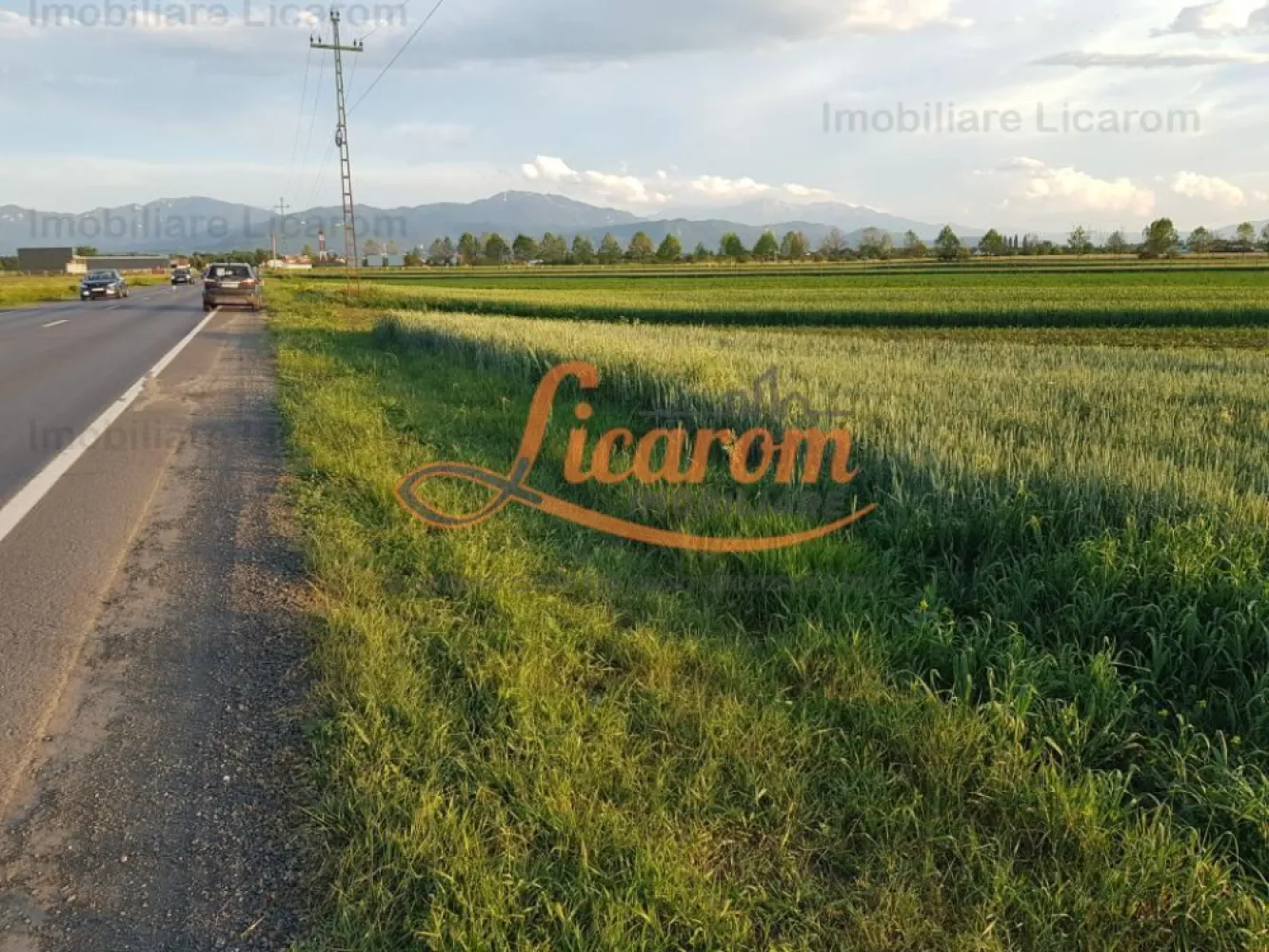 Teren Stupini Calea Feldioarei 4600 mp,21 euro/mp, front la asfalt-DN- - Agentia Licarom Imobiliare propune spre vanzare un teren in suprafata de 4600 mp la iesirea din Brasov - Stupini, pe DN 13 .
Terenul este plan si are o deschidere la asfalt la E 60 de 15 ml. .
Zona pretabila SPALATORIE SELF SERVICE, SHOWROOM, HALE PT INDUSTRIE,sI ALTE TIPURI DE DEZVOLTARE IMOBILIARA (in apropiere se afla Cartierul de vile, exclusivist "STUPINII NOI") .
Momentan terenul este incadrat in categoria agricol extravilan ,existand posibiliatatea schimbarii destinatiei si incadrarii in intravilan, in baza realizarii unui PUZ .
In zona exista utilitati :curent electric,gaz,apa,peste drum fiind sediul unei mari firme.
Pretul este de 21 euro/ mp .
Pentru mai multe relatii si vizionari,nu ezitati sa ne contactati la telefon Consultant imobiliar Calin. 0741059397 si 0723985424 Consultant Imobiliar Liliana