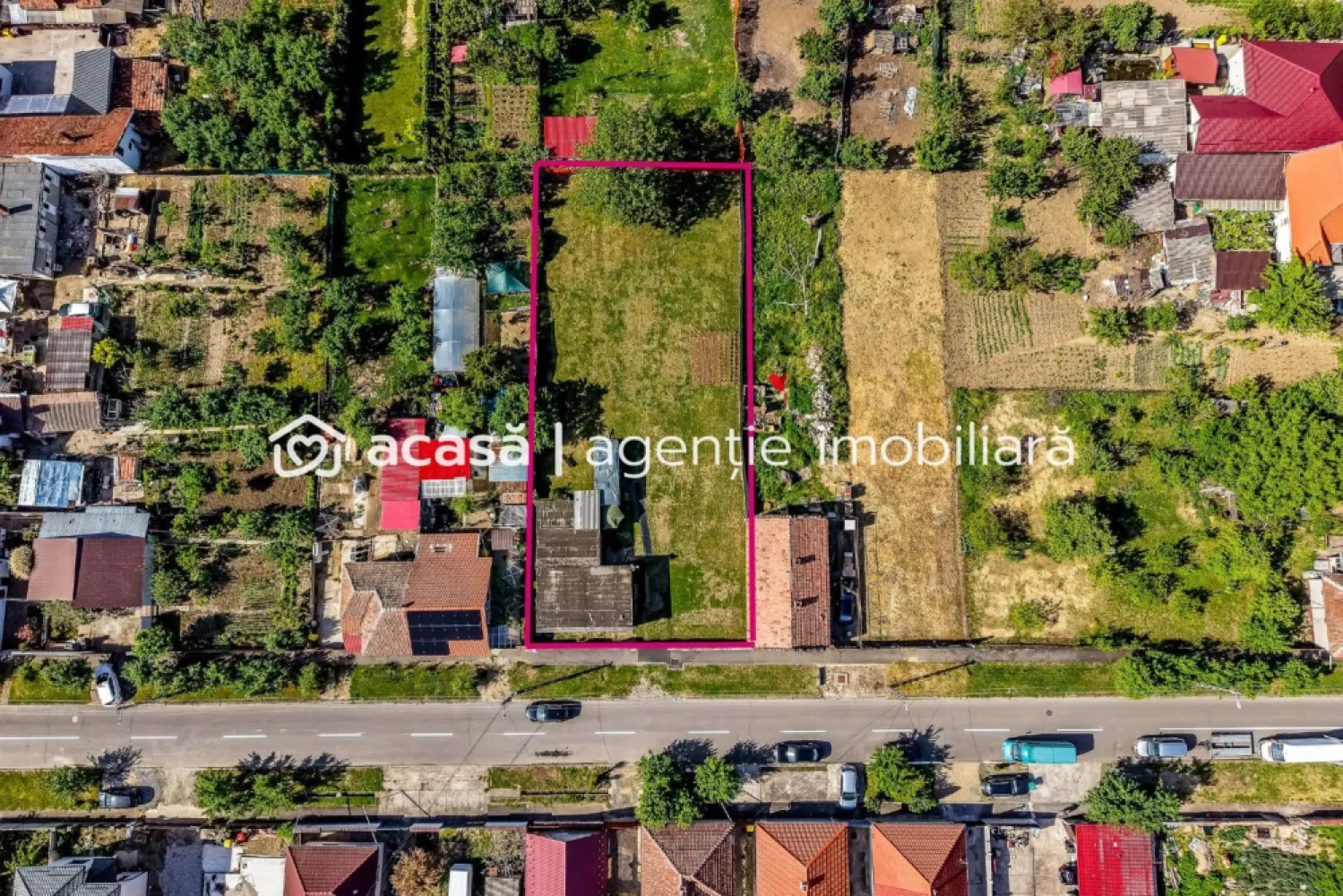 Teren generos de vânzare în cartierul Bujac Comision 0% - Comision 0%
Vă propunem spre vânzare un teren intravilan excelent poziționat în cartierul Bujac, având o suprafață ideală de 1.120 mp și un front stradal perfect de 22 ml, oferind multiple posibilități de dezvoltare.

Proprietatea beneficiază de toate utilitățile disponibile și dispune de o construcție existentă pe teren, ce poate fi utilizată ca locuință provizorie pe perioada edificării unei noi construcții. De asemenea, aceasta poate fi extinsă sau demolată, în funcție de planurile viitorului proprietar.

Terenul este ideal pentru construirea unei vile superbe, cu spațiu generos și intimitate, dar reprezintă totodată o alegere excelentă pentru investitori interesați de dezvoltarea unui duplex sau a unor case înșiruite.

Zonă liniștită, acces facil și potențial excelent de dezvoltare!

📞 Pentru detalii și programarea unei vizionări:
Blaga Flavius – 0754467525 Consultant imobiliar acreditat APAIR (Asociația Profesională a Agenților Imobiliari din România)

Nu dispui de toată suma? Te ajutăm noi gratuit! Îți obținem oferte de la 16 bănci.
Ai o proprietate de vânzare în Arad și vrei să știi cât valorează cu adevărat?

Birou: ACASĂ | Agenție imobiliară Arad
Adresă: Bulevardul Decebal 2, Arad 310133