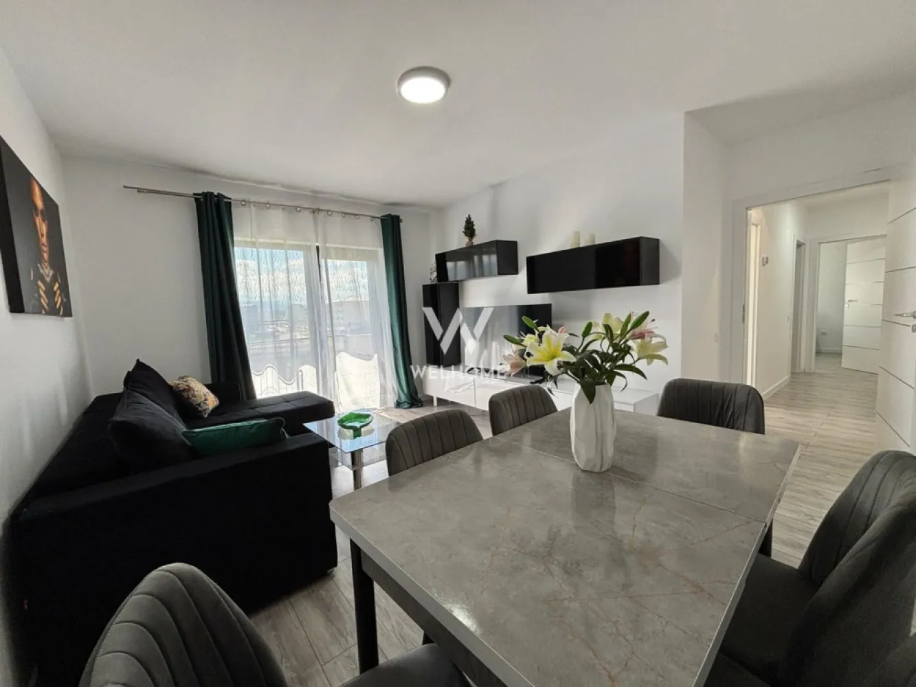 Apartament 2 camere deosebit in zona Doamna Stanca, Dedeman - Apartament 2 camere MODERN cu bucătărie separată - Doamna Stanca

Apartamentul are o suprafață utilă de 55 mp, se află la etajul 2 și a fost utilizat anterior în regim hotelier, fiind dotat cu tot ce este necesar.
Compartimentare:
- Hol de acces, bucătărie separată, living spațios, baie cu geam, balcon.
Apartamentul este unul luminos și călduros având orientare sudică.
Locația este ideală, având acces facil la centre comerciale, supermarket-uri, școală, mijloace de transport.
Perioada minimă contractuală este de 12 luni. 
Nu se acceptă animale de companie.
Pentru mai multe detalii sau pentru programarea unei vizionări, vă stau la dispoziție.

Chirie lunară: 600 Euro Negociabil + garanție
Comision client: 50% din prima chirie