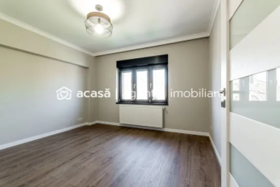 Apartament ultracentral cu 4 camere renovat recent Comision 0