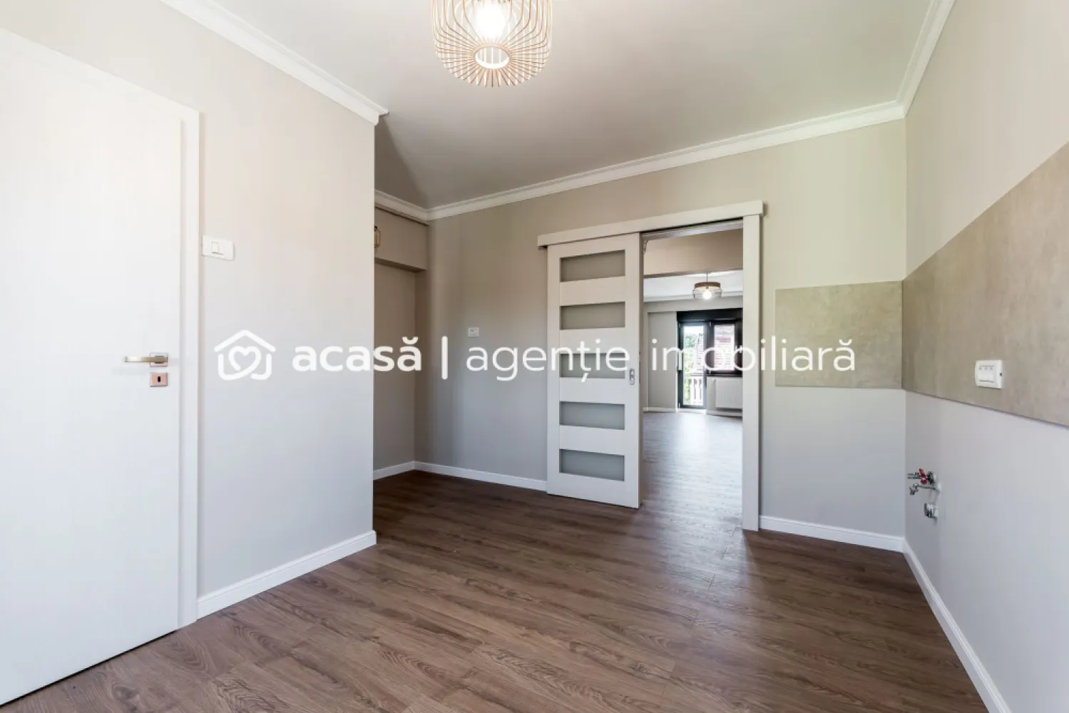 Apartament ultracentral cu 4 camere renovat recent Comision 0