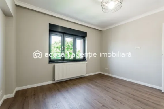 Apartament ultracentral cu 4 camere renovat recent Comision 0