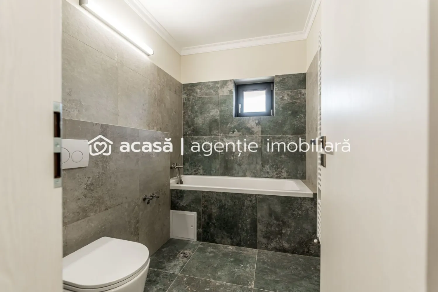 Apartament ultracentral cu 4 camere renovat recent Comision 0