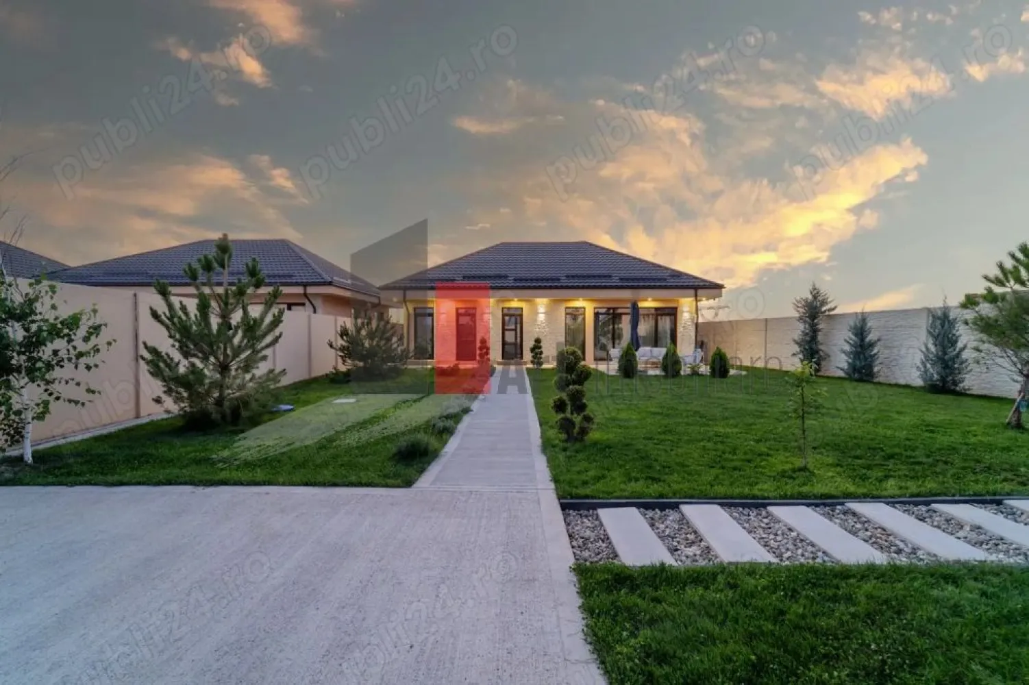 Un colț de rai în Domnesti :Casa unde te simți Acasă din prima clipa - Îți dorești un loc unde să te deconectezi de agitația orașului imediat ce intri pe poartă? Acest cămin a fost gândit pentru tihnă și confort.

Imaginează-ți diminețile savurând cafeaua pe terasa deja mobilată, înconjurată de verdeața pinilor și intimitatea gardului viu din Leylandi. Curtea de 500 mp este sanctuarul tău privat, cu gazon impecabil, gata pentru joaca copiilor sau serile cu prietenii.

Interiorul te îmbrățișează cu căldură: Casa (140 mp) te întâmpină mobilată și utilată nu trebuie să mai repari sau să cumperi nimic.

Parterul este inima casei: un living primitor, o bucătărie închisă (perfectă pentru pasionații de gătit care vor să păstreze aromele doar acolo), două dormitoare odihnitoare și băi moderne, finisate cu gust.

Mansarda este surpriza proprietății: un spațiu deschis de 50 mp poate fi dormitorul matrimonial la care ai visat, un atelier de creație sau un loc de joacă imens.

Dotată cu Pompă de Căldură de ultimă generație, casa îți asigură căldură iarna la costuri minime. Iar vara, aerul condiționat menține răcoarea perfectă.

Siguranță totală la utilități: Ești conectat la rețeaua publică (apă, canal, curent), dar ai și backup propriu (puț și fosă), deci nu vei rămâne niciodată fără resurse.

Casa se afla intr-un cartier inchis cu un drum privat betonat de 12m latime cu acces facil catre oras Prelungirea Ghencea Cartierul Latin si catre Outlet Militari - Hornbach