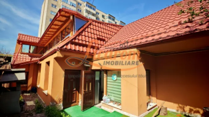 Vila 10 camere,pretabil compartimentare in 2 unitati separate,ASTRA.