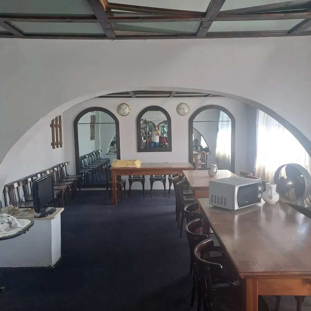 BRASADAS vinde prin REPREZENTARE EXCLUSIVA casa 8 cam 450mp. - Agenția BRASADAS vinde prin REPREZENTARE EXCLUSIVA casa individuala cu 8 camere cu suprafata UTILA de 450mp. si teren aferent de 700mp in Satu Mare strada GHEORGHE BARITIU nr. 104 spre Aquastar. 
Comision 0% pentru comparator.
Colaboram cu toate agentiile imobiliare interesate.

Pentru mai multe oferte accesați www.brasadas.com.