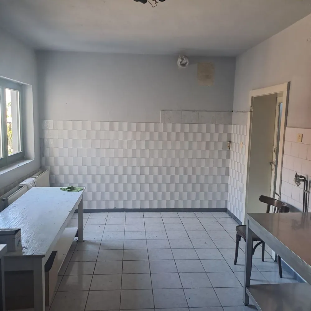 BRASADAS vinde prin REPREZENTARE EXCLUSIVA casa 8 cam 450mp. - Agenția BRASADAS vinde prin REPREZENTARE EXCLUSIVA casa individuala cu 8 camere cu suprafata UTILA de 450mp. si teren aferent de 700mp in Satu Mare strada GHEORGHE BARITIU nr. 104 spre Aquastar. 
Comision 0% pentru comparator.
Colaboram cu toate agentiile imobiliare interesate.

Pentru mai multe oferte accesați www.brasadas.com.