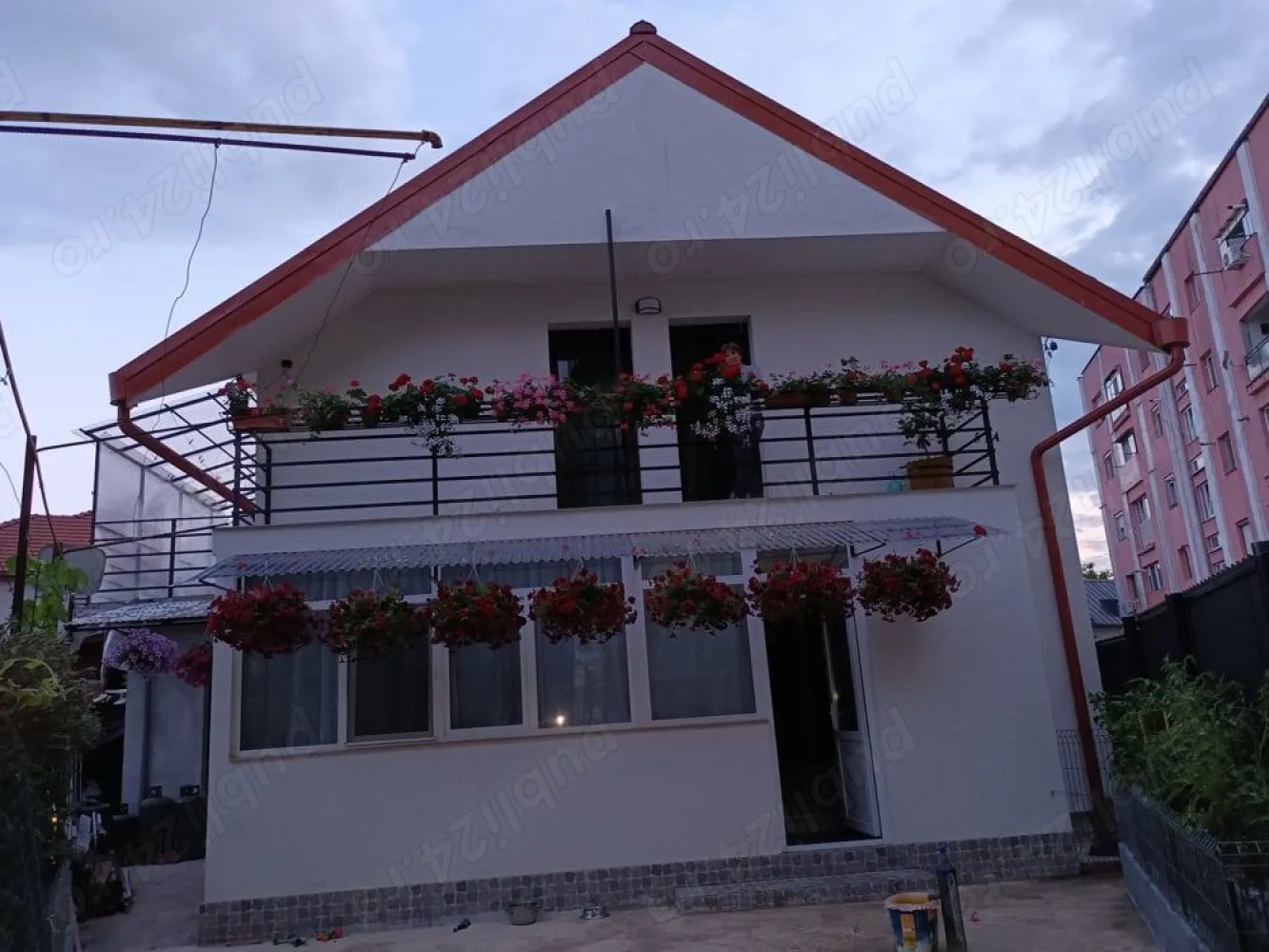 BRASADAS vinde casa 4 cam 2020 140mp zona Botizului. - Agenția imobiliara BRASADAS vinde casa p+m construita an2020 cu o suprafață de 140 mp compusa din 3 dormitoare living bucatarie 2 bai se vinde cu tot cu mobila.
Pentru mai multe oferte accesați www.brasadas.com.