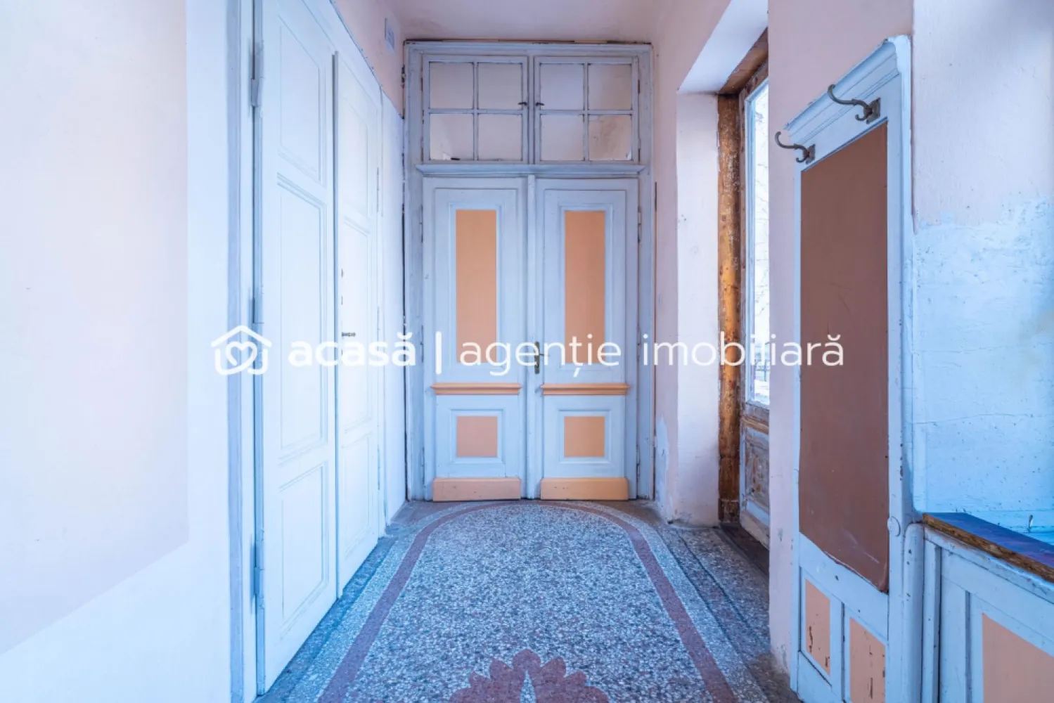 Apartament 2 camere parter înalt, amenajat complet. - Apartament cu 2 camere, situat la parter înalt, pe strada Mihai Eminescu, vis-a-vis de Restaurantul Jelen. 
Potrivit pentru birou, cabinet, reprezentanță sau investiție, dar și pentru locuință.

✔️ Complet renovat(60 mp utili)
✔️ Încălzire în pardoseală
✔️ Centrală proprie pe curent electric
✔️ Branșat la curent trifazic
✔️ Ferestre PVC cu geam tripan
✔️ Foarte luminos
✔️ Curte comună spațioasă

Zonă accesibilă, ușor de ajuns, ideală pentru activități cu publicul.

📞 Andrei Caracioni telefon 0757 662 907

Nu dispui de toată suma? Te ajutăm noi gratuit! Îți obținem oferte de la 16 bănci.
Birou: ACASĂ | Agenție imobiliară Arad
Bulevardul Decebal 2, Arad 310133

Cod proprietate: CP2875528