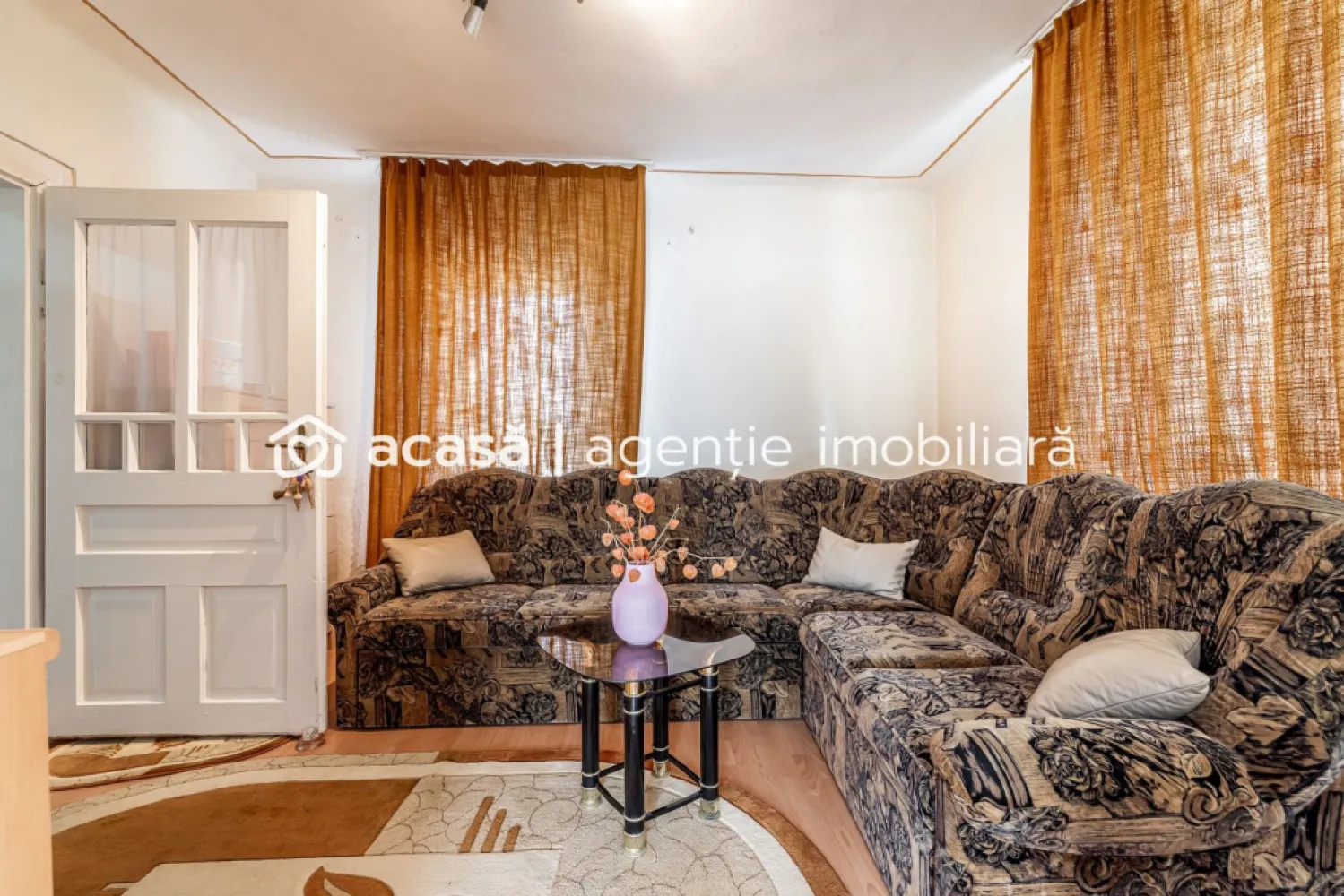 VÂNDUT! Casă cu teren 846 mp Micalaca, Strada Lipovei. - PROPRIETATE VÂNDUTÂ!

 Casă cu teren generos în Arad, Micalaca – strada Lipovei, într-o zonă rezidențială exclusivă, apreciată pentru liniște, acces rapid și vecinătăți de calitate.

Detalii proprietate:

Suprafață teren: 846 mp
Front stradal: 20 m – ideal pentru construcție casă nouă sau reamenajare
Construcție existentă: casă veche, cu posibilitate de renovare sau demolare și construire casă modernă
Utilități racordate: apă, canalizare, gaz, curent

Stradă lată, aerisită, cu spații verzi și trafic redus
Poziționare excelentă: paralelă cu Calea Radnei, cu acces rapid spre centrul orașului și ieșirea spre Deva
Zonă exclusiv rezidențială cu case și vile de calitate
Teren drept și proporționat, ideal pentru locuință sau investiție

Această proprietate este perfectă pentru:
✔️ o familie care dorește o casă spațioasă într-o zonă căutată
✔️ investitori care vor să construiască o locuință modernă într-o locație premium
✔️ oricine apreciază potențialul unui teren mare, utilități racordate și acces facil

📞 Pentru detalii și vizionări: Andrei Caracioni telefon: 0757 662 907

Nu dispui de toată suma? Te ajutăm noi gratuit! Îți obținem oferte de la 16 bănci.
Birou: ACASĂ | Agenție imobiliară Arad
Bulevardul Decebal 2, Arad 310133

Cod proprietate: CP2875436