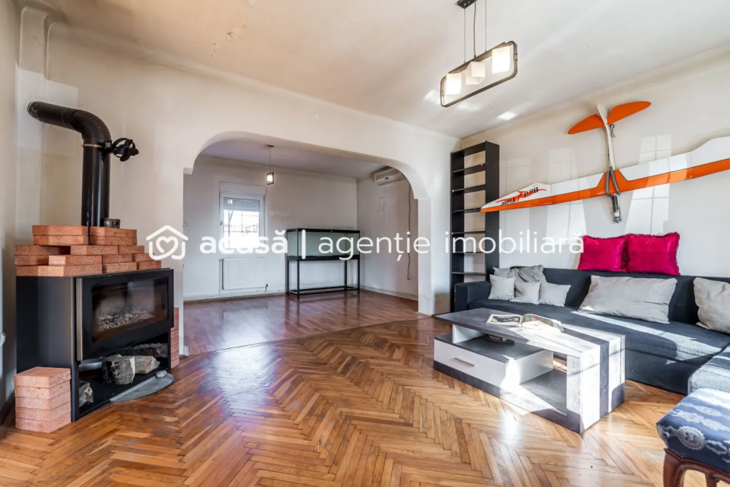 Casa ideală pentru familie: școală la 3 min. Zonă foarte liniștită.