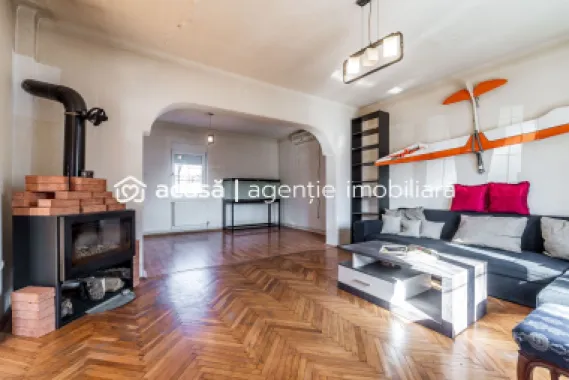 Casa ideală pentru familie: școală la 3 min. Zonă foarte liniștită.