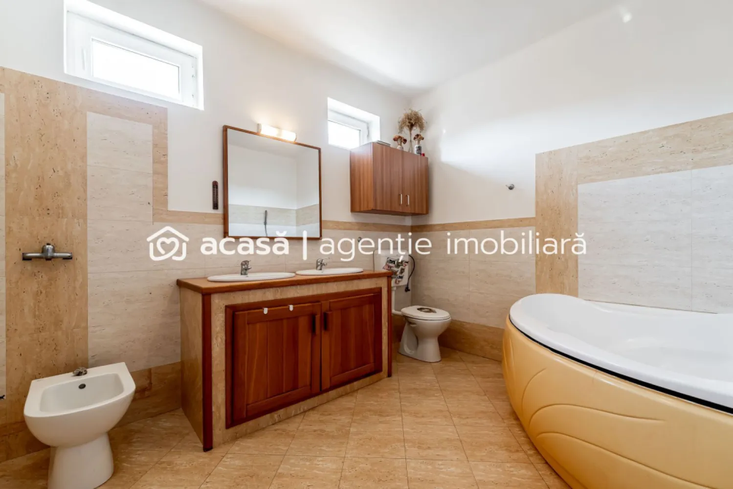 Casa ideală pentru familie: școală la 3 min. Zonă foarte liniștită.