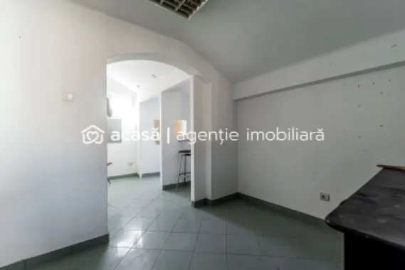 Casa ideală pentru familie: școală la 3 min. Zonă foarte liniștită.