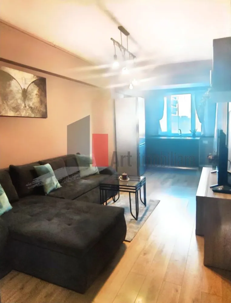 Inchiriere apartament 2 camere Novum Invest Grozavesti-Pet Friendly - Va asteptam acasa!Propunem spre inchiriere apartament 2 camere ,57 mp,situat in complexul Novum Invest din Grozavesti cu acces facil catre mijloacele de transport in comun.Statia de metrou Grozavesti se afla la doar 5 minute de mers pe jos.De asememea si centre comerciale precum Carefour.
Apartamemtul este situat la etajul 7 intr-un imobil cu 11 etaje.
Dispune si de dressing walk-in care ajuta la eficientizarea spatiului.
Este dotat cu AC in fiecare camera si calorifere de sus pana jos,centrala termica ce va ofera confort sporit.
Se accepta si animalute de companie fara cost suplimemtar
Fa din aceasta casa, acasa si simte-te minunat intr-o zona foarte bine pozitionata.
Loc de parcare poate fi inchiriat cu 100 euro/luna.