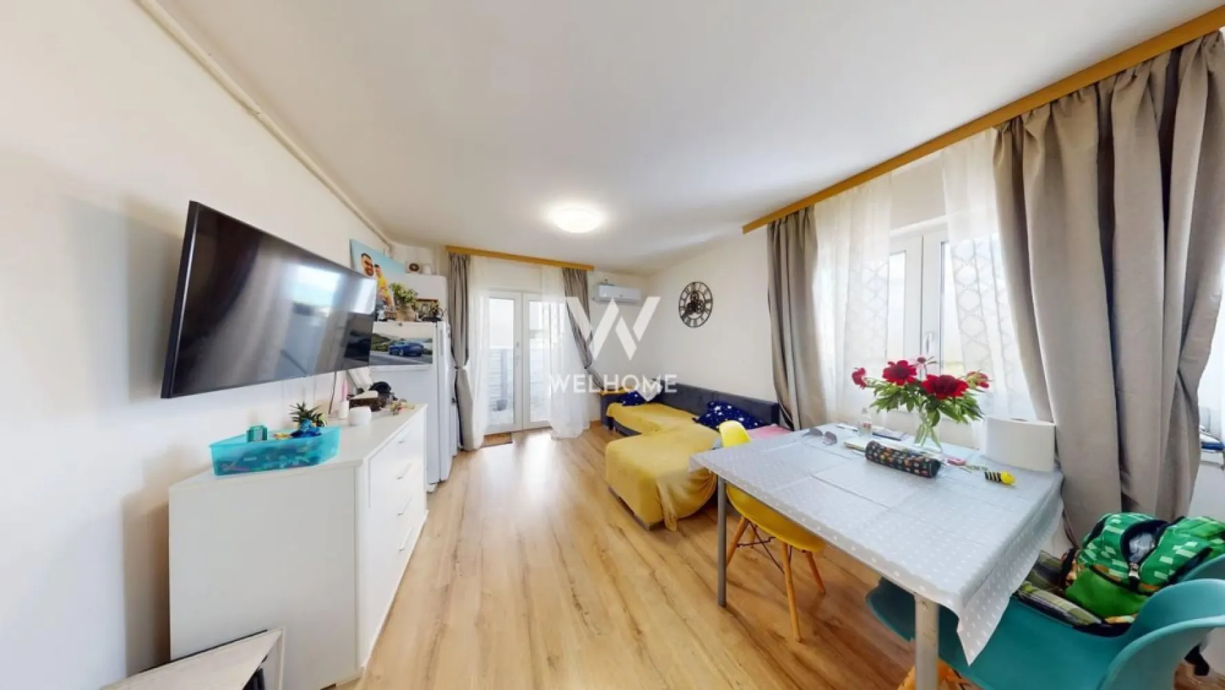 Ap modern, 52 mp utili + gradina de 24 mp + parcare -C.Arhitectilor - Se ofera spre vanzare un apartament modern, situat intr-o zona linistita din Cartierul Arhitectilor, perfect pentru cei care isi doresc un camin practic, bine compartimentat si cu spatiu exterior privat. Este un apartament cu 2 camere pe care proprietarul l-a regandit si l-a transformat in 3 camere.

Suprafata utila: 52 mp
Gradina privata: 24 mp
Loc de parcare inclus

Locuinta este compartimentata eficient si este compusa din:
✔ hol de acces
✔ living luminos cu bucatarie open space
✔ 2 dormitoare
✔ baie
✔ spatiu exterior pentru depozitare

Avantaje:
✅ gradina privata
✅ loc de parcare inclus
✅ mobilat si utilat complet
✅ zona aerisita si linistita
✅ acces rapid catre Sibiu
✅ potrivit atat pentru locuit, cat si pentru investitie

📞 Pentru mai multe informatii sau programarea unei vizionari, contacteaza-ne.