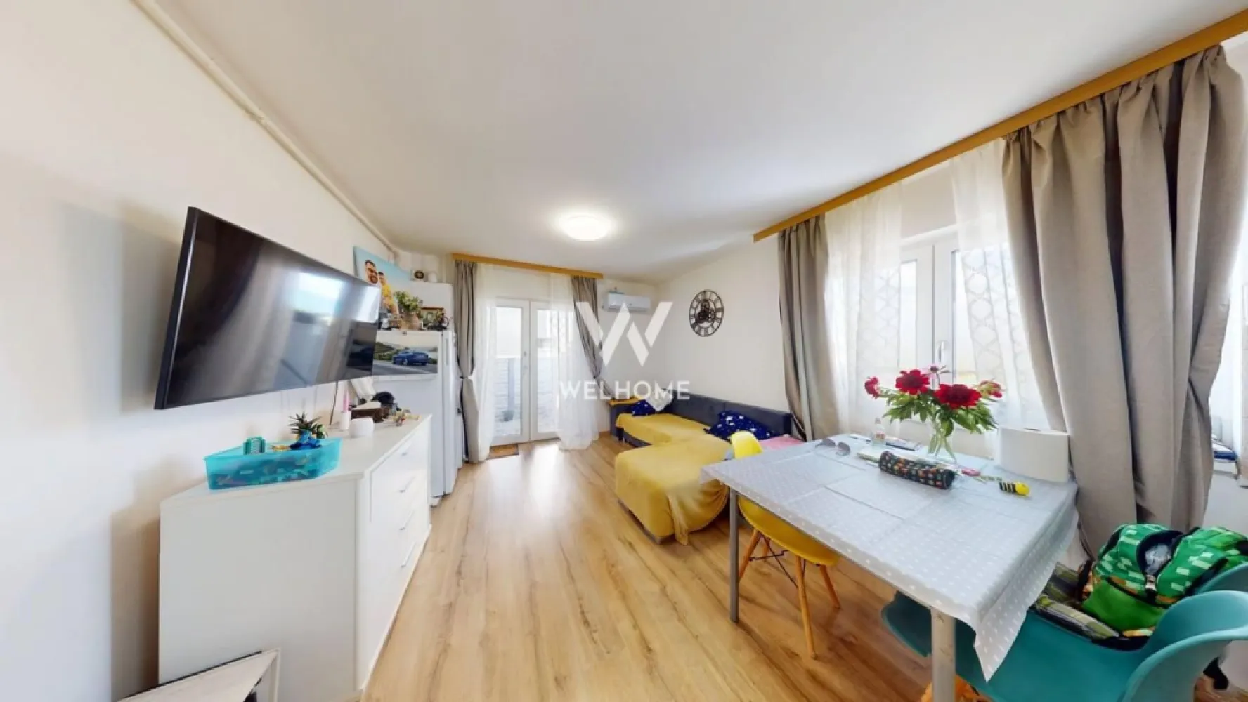Ap modern, 52 mp utili + gradina de 24 mp + parcare -C.Arhitectilor - Se ofera spre vanzare un apartament modern, situat intr-o zona linistita din Cartierul Arhitectilor, perfect pentru cei care isi doresc un camin practic, bine compartimentat si cu spatiu exterior privat. Este un apartament cu 2 camere pe care proprietarul l-a regandit si l-a transformat in 3 camere.

Suprafata utila: 52 mp
Gradina privata: 24 mp
Loc de parcare inclus

Locuinta este compartimentata eficient si este compusa din:
✔ hol de acces
✔ living luminos cu bucatarie open space
✔ 2 dormitoare
✔ baie
✔ spatiu exterior pentru depozitare

Avantaje:
✅ gradina privata
✅ loc de parcare inclus
✅ mobilat si utilat complet
✅ zona aerisita si linistita
✅ acces rapid catre Sibiu
✅ potrivit atat pentru locuit, cat si pentru investitie

📞 Pentru mai multe informatii sau programarea unei vizionari, contacteaza-ne.