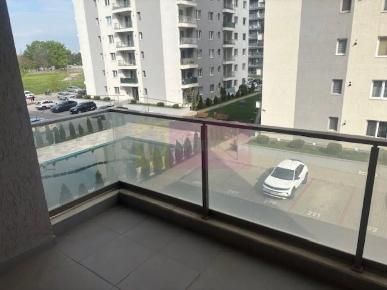 Apartament 2 camere Dimri Residence- Prelungirea Ghencea. - Compania imobiliara Apulum 94 va propune spre inchiriere un apartament de 2 camere situat in complexul Dimri Residence din Prelungirea Ghencea- Sector 6. 
Imobilul are 8 etaje, este izolat termic, foarte curat si beneficiaza de 2 lifturi. 
Apartamentul este la etajul 2 si este la prima inchiriere. 
Dormitorul are pat si dressing noi, bucataria va avea frigider, plita si cuptor electric noi. 
Livingul nu este mobilat si nici bucataria, dar se pot discuta variante pentru mobilare. 
Incalzirea este cu centrala proprie pe gaze.
In zona sunt magazine, hypermarketuri si mijloace de transport. 
Pentru vizionare si alte detalii nu ezitati sa ma contactati pe nr 0733683446- Laura Ionescu.