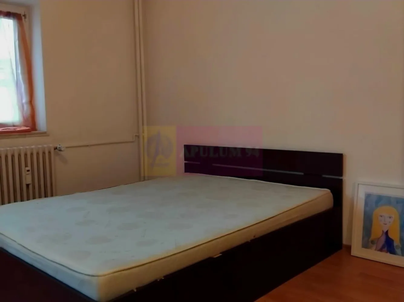 Garsoniera Piata Alba Iulia. - Compania imobiliara Apulum 94 va propune spre inchirere o garsoniera situata in Piata Alba Iulia, intr-un imobil de tip monolit construit in 1997. 
Garsoniera este libera, curata, foarte luminoasa , foarte calduroasa iarna . Bucataria si baia sunt zugravite recent. 
Este mobilata si utilata in totalitate, are bucataria separata, iar balconul este inchis cu termopan. Are si pat dublu si canapea extensibila, ambele igienizate recent. Televizorul poate fi adus la cerere. Exista videointerfon. 
Zona este usor accesibila, avand metrou la 2 statii, statie stb in apropiere, parc, gradin ita, scoala, mall. 
Pentru vizionare si alte detalii nu ezitati sa ma contactati pe nr 0733683446- Laura Ionescu.