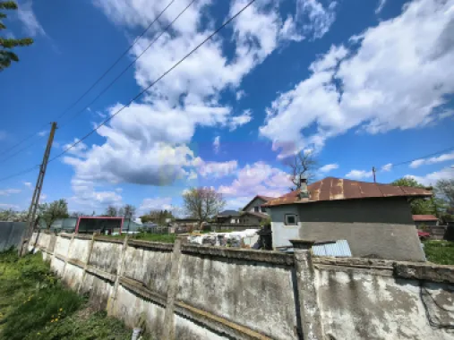 Teren cu o casă demolabilă în satul Poșta la 15 minute de București