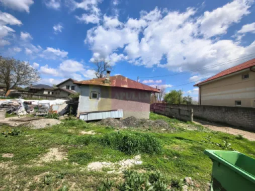 Teren cu o casă demolabilă în satul Poșta la 15 minute de București