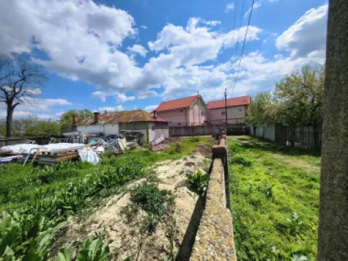 Teren cu o casă demolabilă în satul Poșta la 15 minute de București