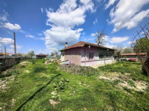 Teren cu o casă demolabilă în satul Poșta la 15 minute de București