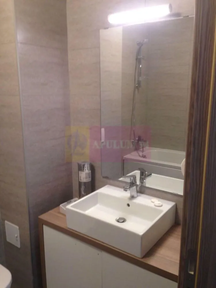 Apartament 2 camere MetroCity Academiei. - Compania imobiliara Apulum 94 va propune spre inchiriere un apartament de 2 camere situat in complexul MetroCity de pe strada Progresului, in apropiere de Razoare.
Apartamentul este semidecomandat, situat la etajul 9/10 si este mobiloat si utilat in totalitate, cu finisaje de foarte buna calitate. 
Zona este usor accesibila avand in apropiere metrou, statie stb, scoala, gradinita, piata, mall, hypermarket, magazine. 
Pentru vizionare si mai multe detalii nu ezitati sa ma contactati pe nr 0733683446- Laura Ionescu.