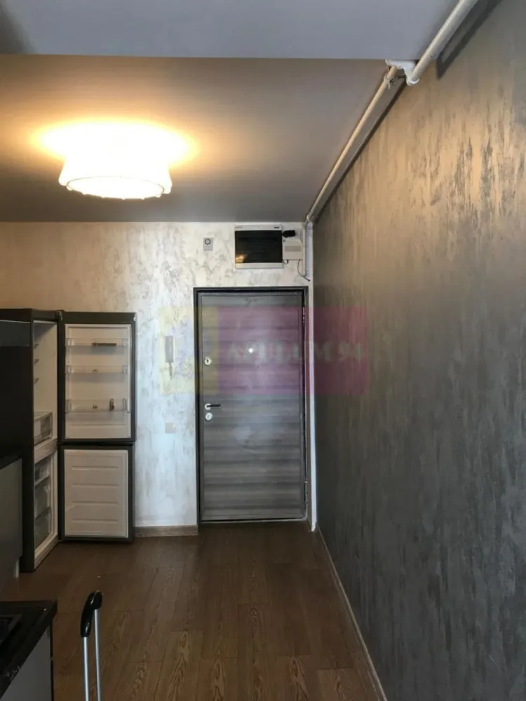 Apartament 2 camere MetroCity Academiei. - Compania imobiliara Apulum 94 va propune spre inchiriere un apartament de 2 camere situat in complexul MetroCity de pe strada Progresului, in apropiere de Razoare.
Apartamentul este semidecomandat, situat la etajul 9/10 si este mobiloat si utilat in totalitate, cu finisaje de foarte buna calitate. 
Zona este usor accesibila avand in apropiere metrou, statie stb, scoala, gradinita, piata, mall, hypermarket, magazine. 
Pentru vizionare si mai multe detalii nu ezitati sa ma contactati pe nr 0733683446- Laura Ionescu.