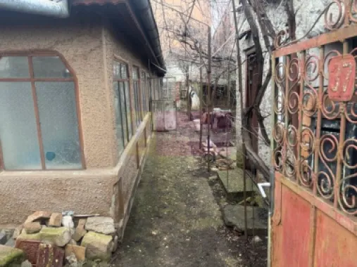 Teren cu casa demolabila din paianta Sos Alexandriei- Luk Oil.