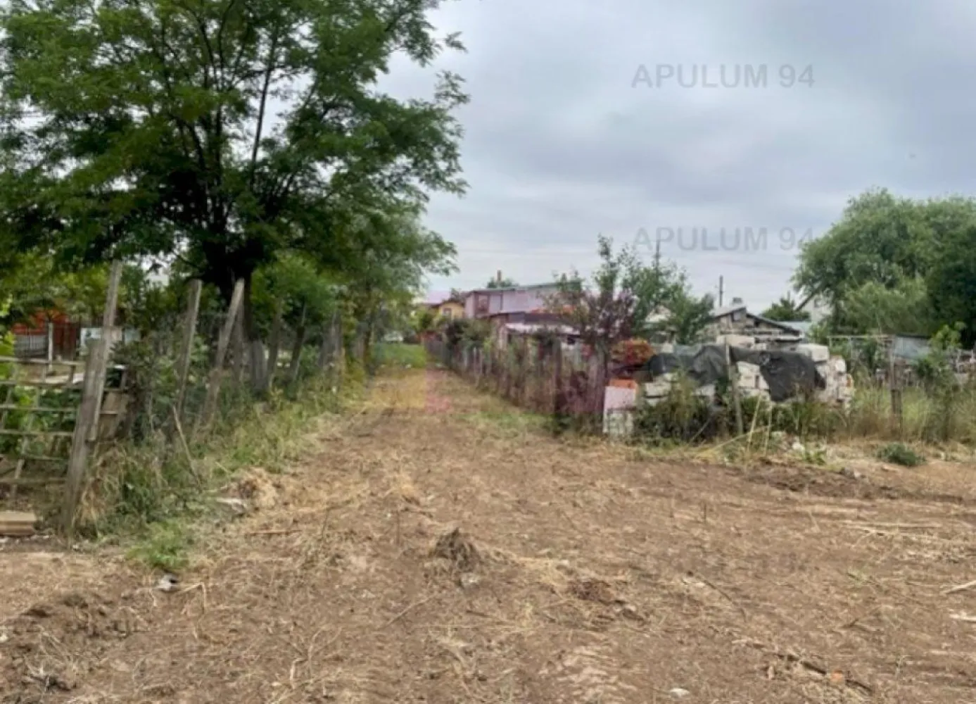 Teren Domnesti- Mega Image. - Compania imobiliara Apulum 94 va propune un teren situat stradal pe Soseaua Alexandru Ioan Cuza, in apropiere de Mega Image Domnesti. 
Terenul are o deschidere stradala de 4,5 ml, iar dupa aproximativ 60 metri se lateste la 13 ml. 
Terenul este racordat la curent, iar apa, gazul si canalizarea sunt in fata terenului. 
Pentru vizionare si mai multe detalii nu ezitati sa ma contactati pe nr 0733683446- Laura Ionescu.
