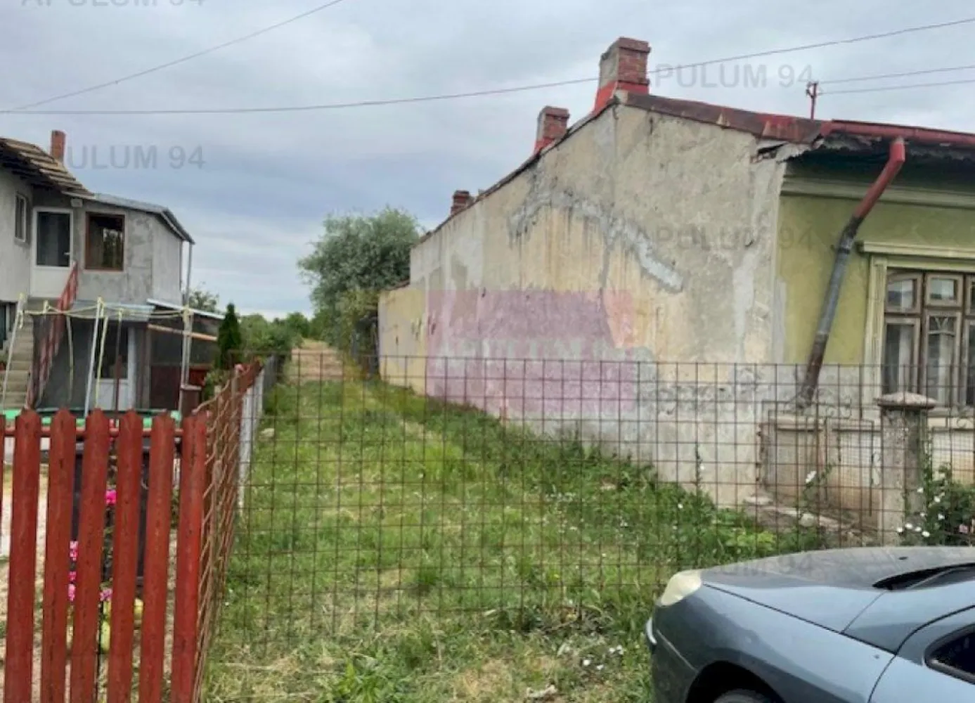 Teren Domnesti- Mega Image. - Compania imobiliara Apulum 94 va propune un teren situat stradal pe Soseaua Alexandru Ioan Cuza, in apropiere de Mega Image Domnesti. 
Terenul are o deschidere stradala de 4,5 ml, iar dupa aproximativ 60 metri se lateste la 13 ml. 
Terenul este racordat la curent, iar apa, gazul si canalizarea sunt in fata terenului. 
Pentru vizionare si mai multe detalii nu ezitati sa ma contactati pe nr 0733683446- Laura Ionescu.